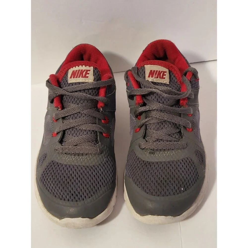 Nike Gray And Red Size Kids 11.5C